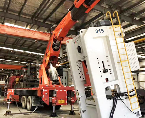 荆州附近随车吊出租，轻松解决运输难题