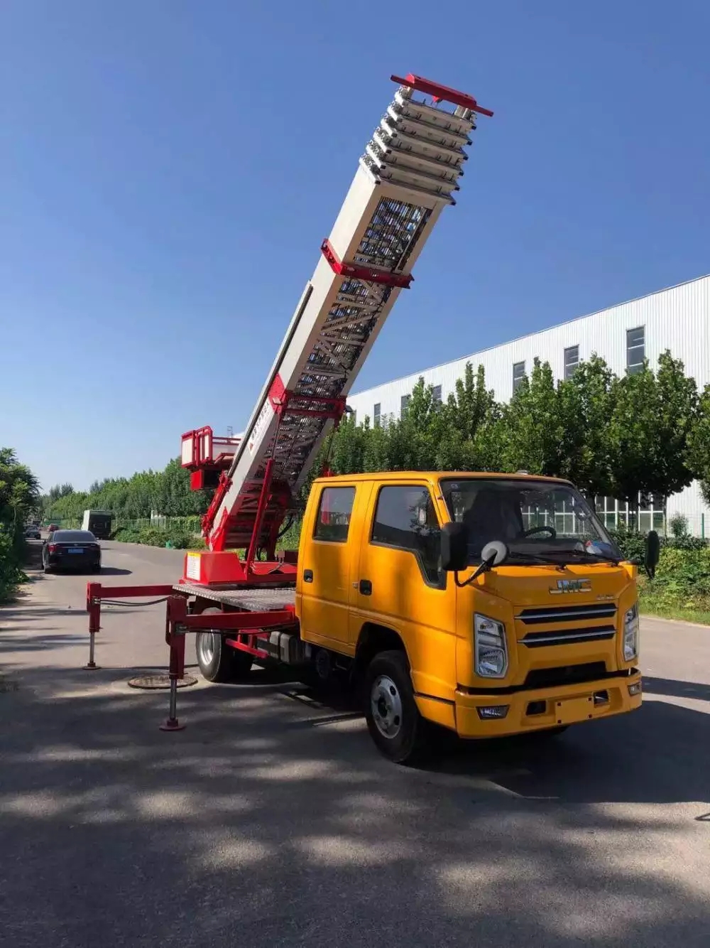 荆州附近的云梯车出租服务：轻松解决高空作业需求