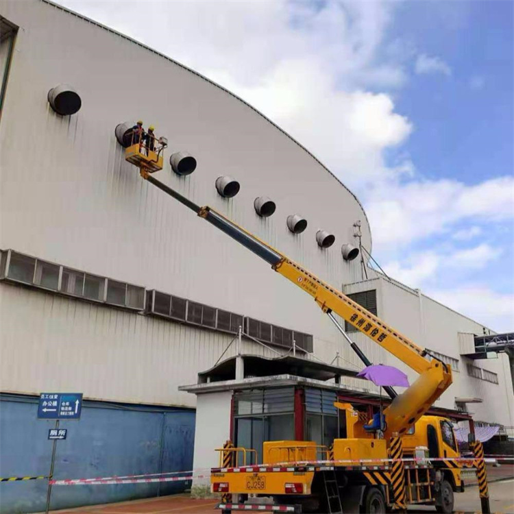 荆州高空作业车出租服务：专业广告牌安装解决方案